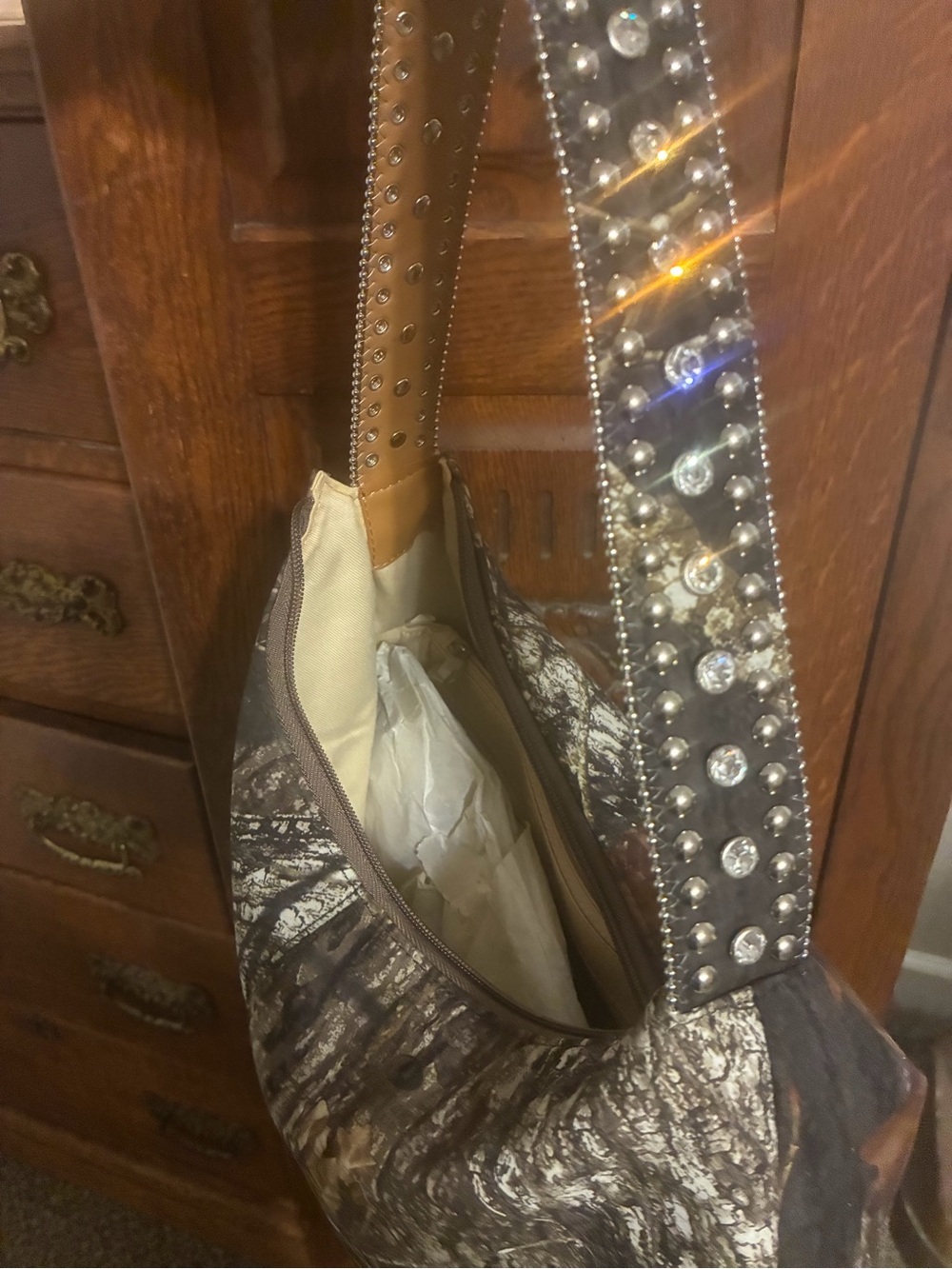 Mossy Oak Brown and Green Camo Crossbody Wallet - Picture 2 of 8